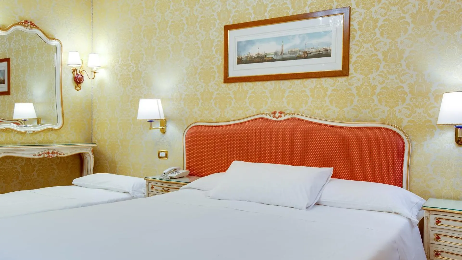Hotel Antiche Figure Venice 3*,