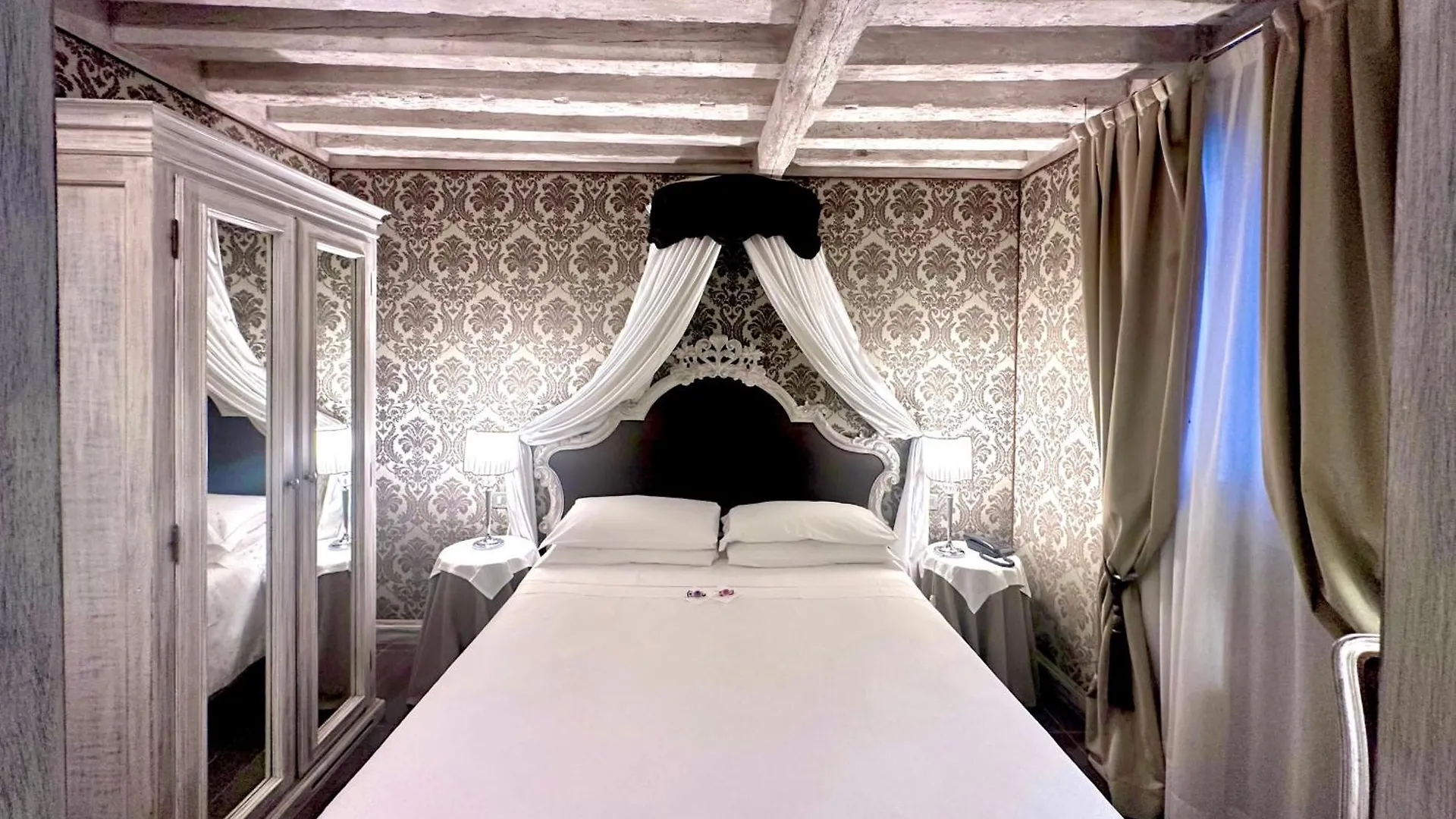 Hotel Antiche Figure Venice 3*,  Italy