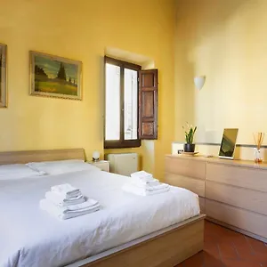 Cozy Classic Italian House Near Santa Croce, On The Lungarno Italy